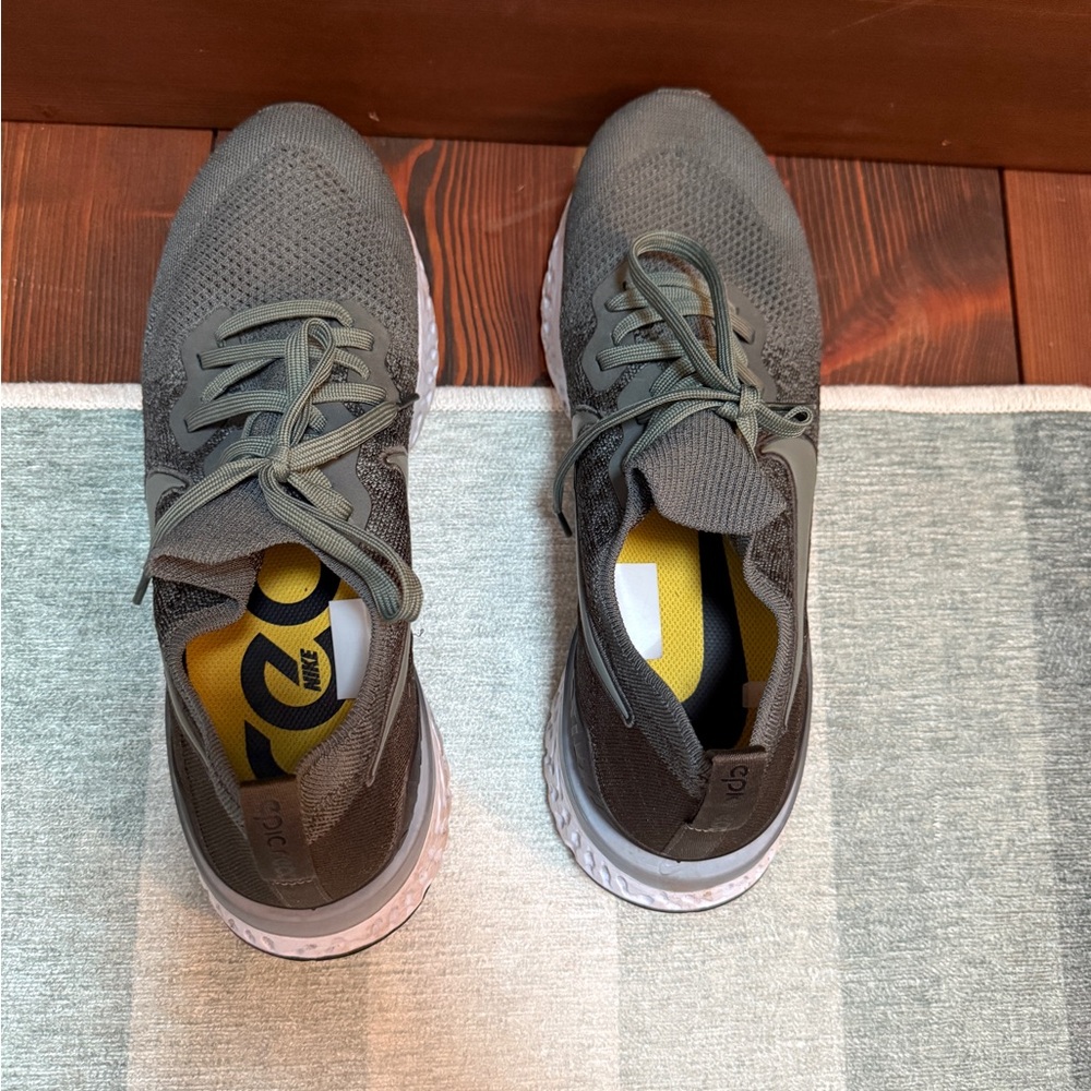 Nike Epic React Flyknit 2 Size 12 - image 2